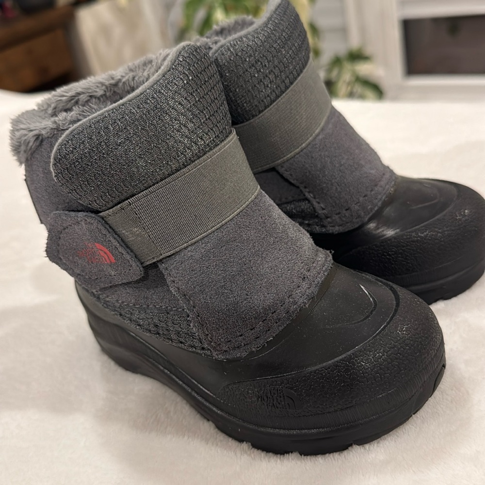 Toddler winter boots. The North Face. Size 9. Color grey/black